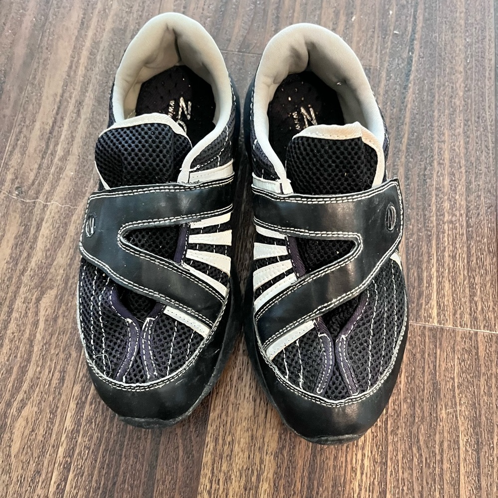 Zeko Water Shoes Black and White Size 7